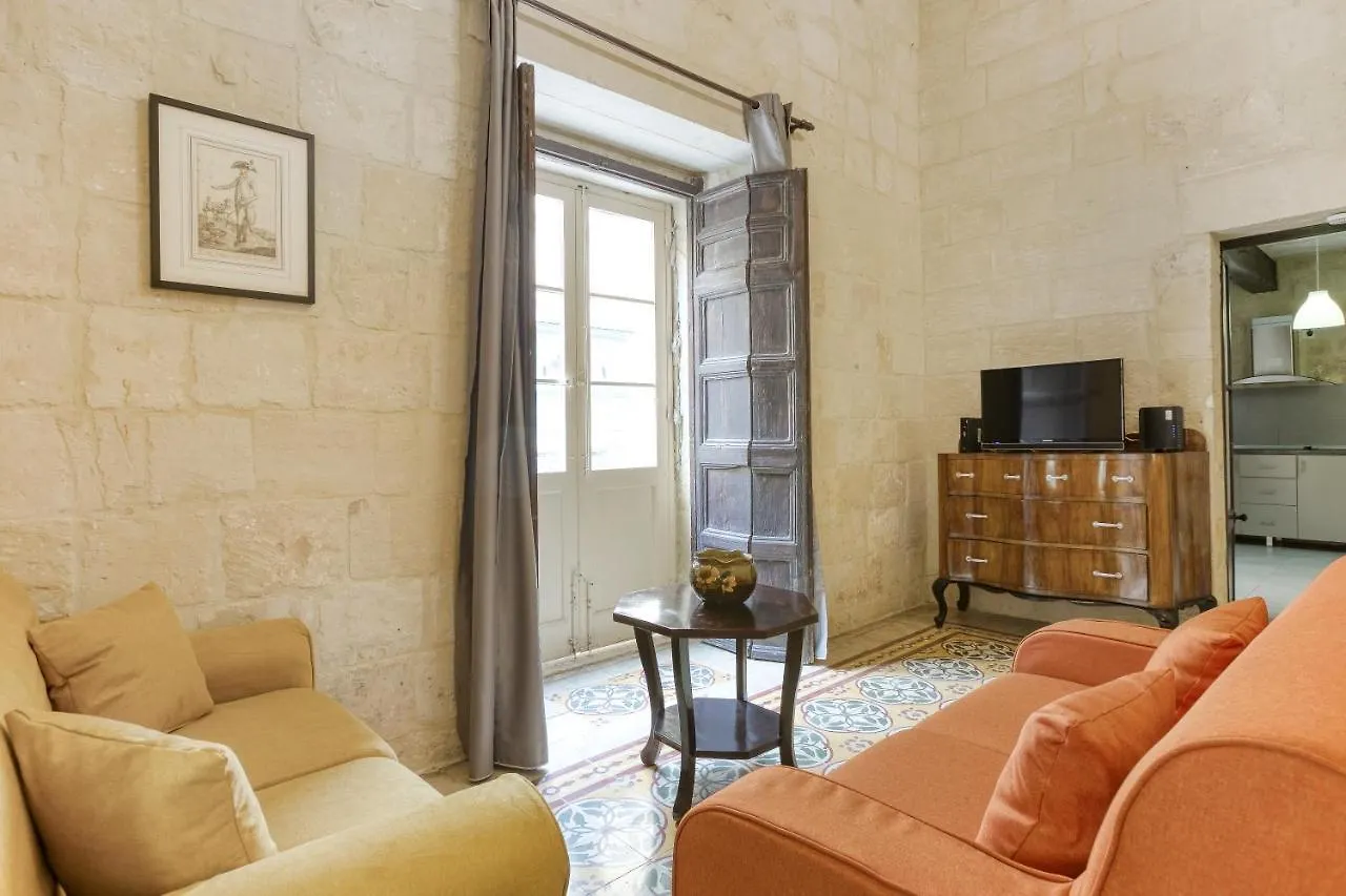 Vlt214- Valletta 2 Bedroom Townhouse Malta