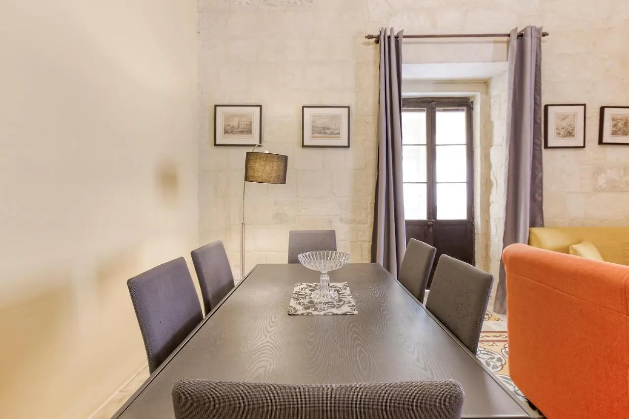 Vlt214- Valletta 2 Bedroom Townhouse 0*,