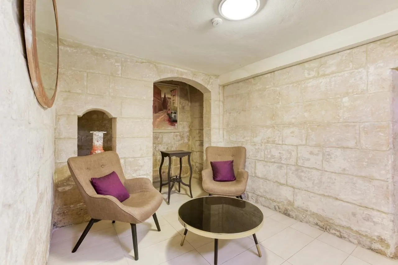 Vlt214- Valletta 2 Bedroom Townhouse Malta
