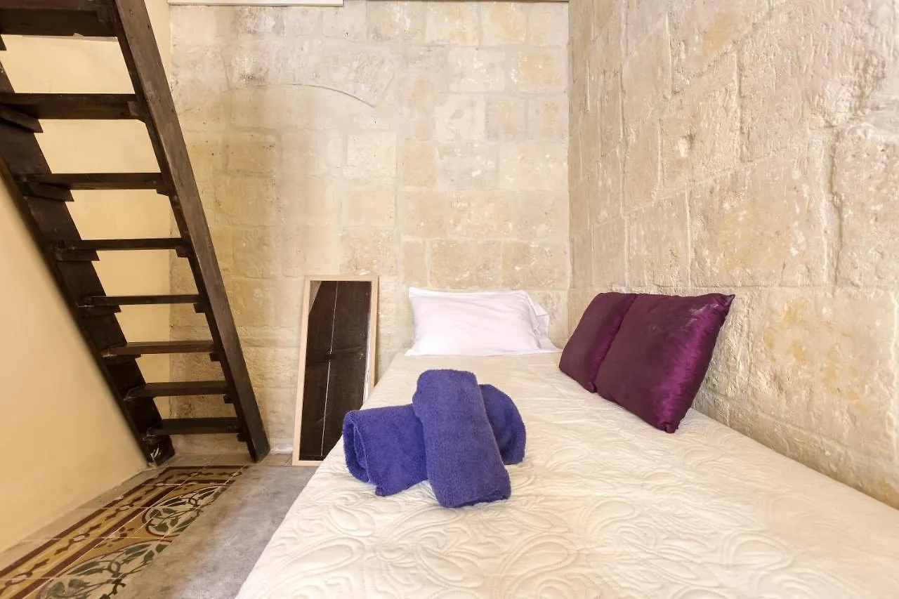 Vlt214- Valletta 2 Bedroom Townhouse 0*,