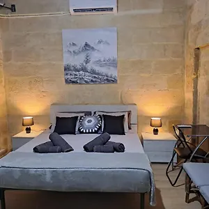 Lovely 1 Bedroom In The Heart Of Appartamento